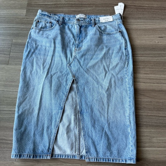 NWT Abercrombie & Fitch Blue Light Wash Denim Midi Skirt Size 16 - Picture 2 of 5
